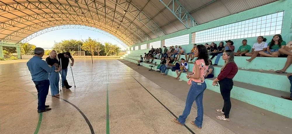 FISCALIZANDO O INVESTIMENTO - Ieda Chaves confere reforma concluída de quadra esportiva em escola agrícola de Cerejeiras

